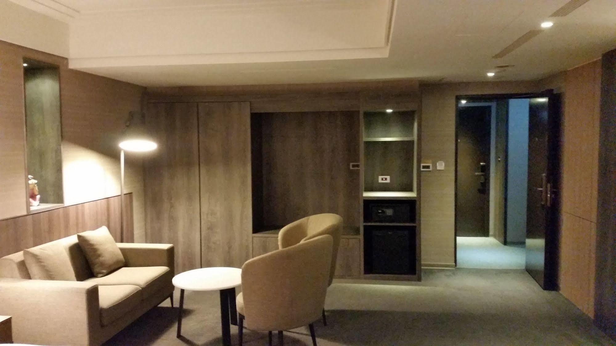 Citizen Hotel Taipei Eksteriør billede